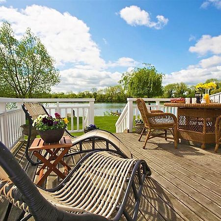 Caterina Lake Lodge South Cerney Exteriér fotografie