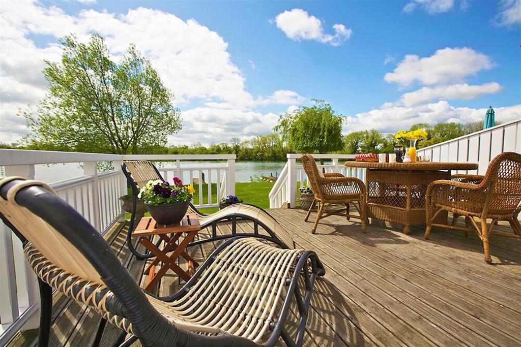 Caterina Lake Lodge South Cerney Exteriér fotografie