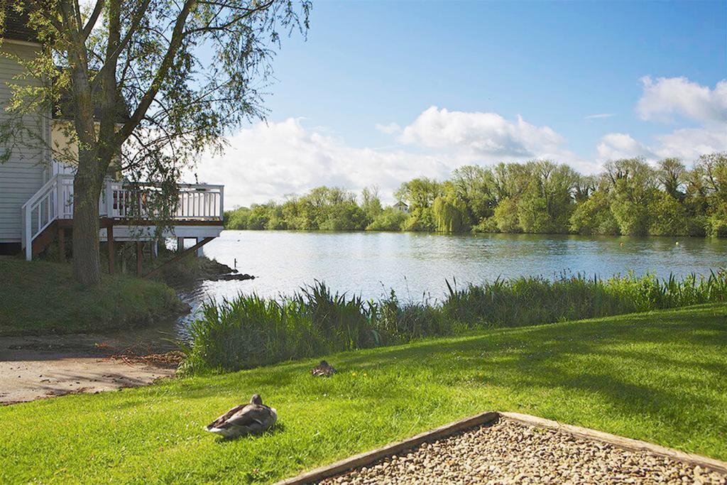 Caterina Lake Lodge South Cerney Exteriér fotografie